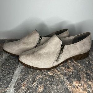 #155 American Eagle Tan Shoes with Double Zipper Women's Size 12 (Payless)